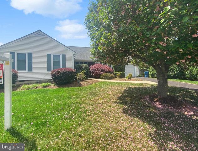 13905 DEVIAR DR, Centreville, VA 20120