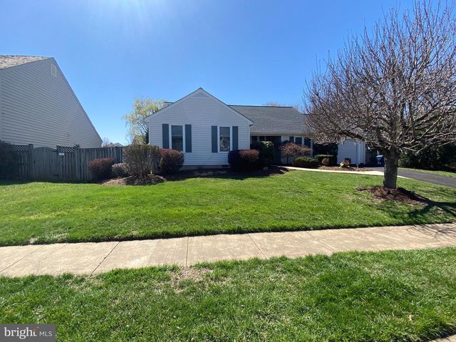 13905 DEVIAR DR, Centreville, VA 20120