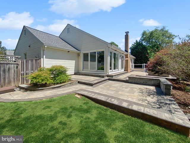 13905 DEVIAR DR, Centreville, VA 20120
