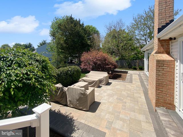 13905 DEVIAR DR, Centreville, VA 20120