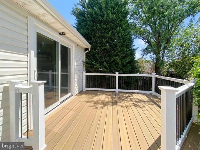 13905 DEVIAR DR, Centreville, VA 20120