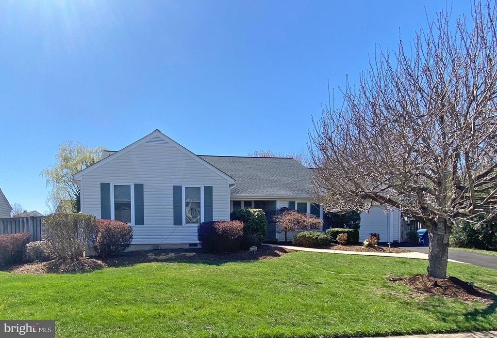 13905 DEVIAR DR, Centreville, VA 20120