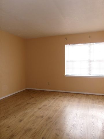 622 W Warrior Trail, Grand Prairie, TX 75052