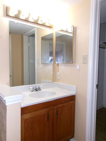 622 W Warrior Trail, Grand Prairie, TX 75052