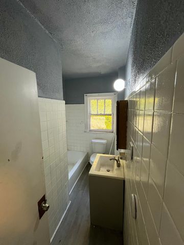 2922 Fullerton Street, Detroit City, MI 48238