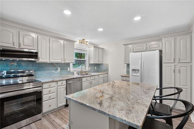 12918 Sycamore Avenue, Grandview, MO 64030
