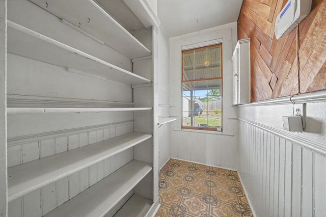 415 Church St, Jackson, CA 95642