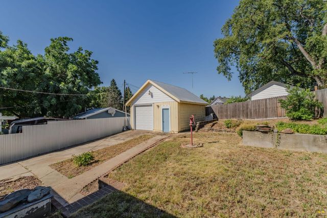 415 Church St, Jackson, CA 95642