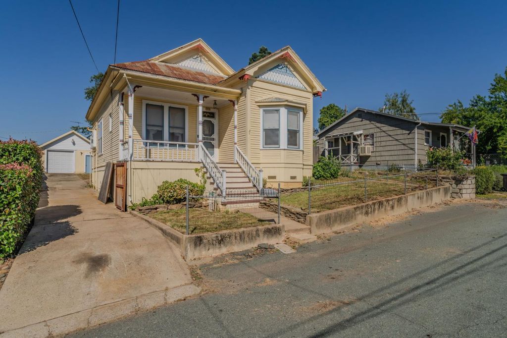 415 Church St, Jackson, CA 95642