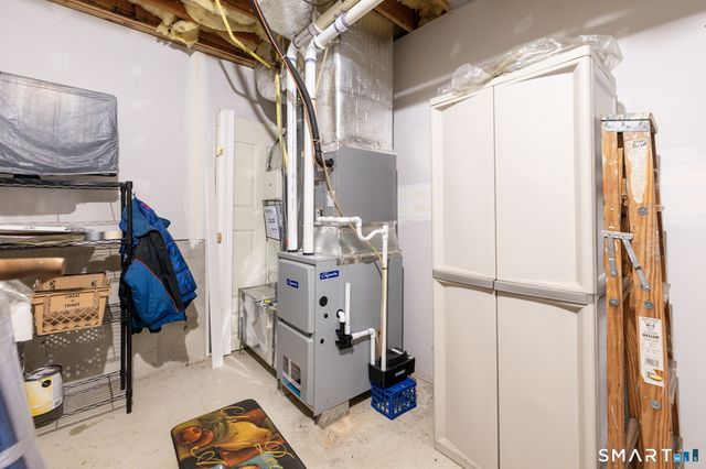 240 Wesley Street APT 4, Waterbury, CT 06708