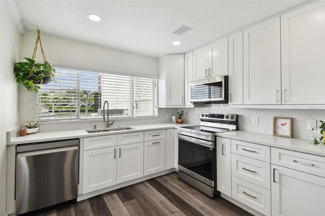 4304 HARBOR HOUSE DRIVE, Tampa, FL 33615