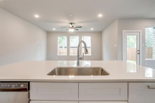 4525 Hogans Alley Drive, Arlington, TX 76001