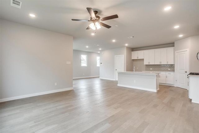 4525 Hogans Alley Drive, Arlington, TX 76001