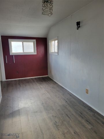 127 S M Street, Livingston, MT 59047