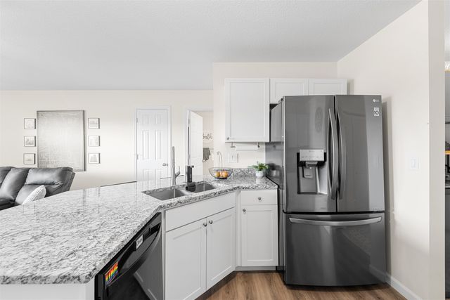 1104 Harbor Dr, Salina, KS 67401