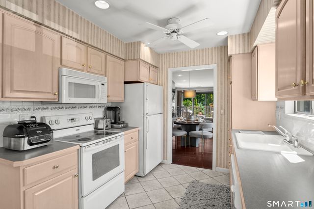 163 Turtle Bay Drive 163, Branford, CT 06405