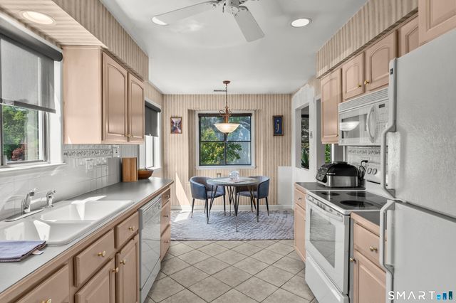 163 Turtle Bay Drive 163, Branford, CT 06405