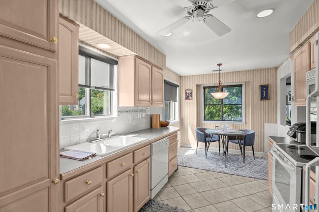 163 Turtle Bay Drive 163, Branford, CT 06405