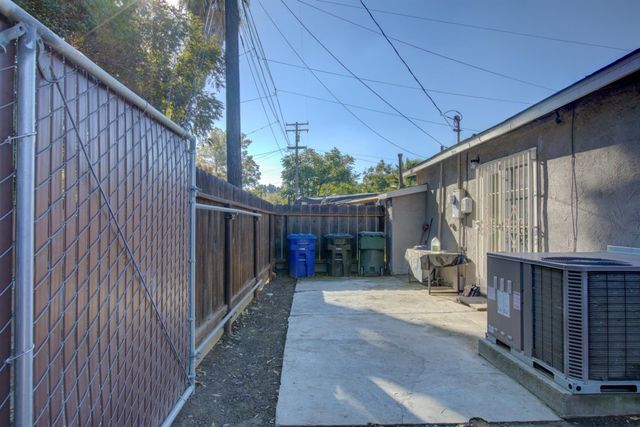 115 Fresno Ave, Modesto, CA 95351