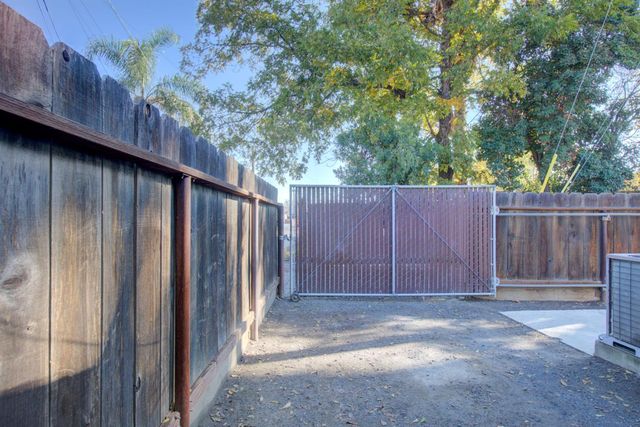 115 Fresno Ave, Modesto, CA 95351