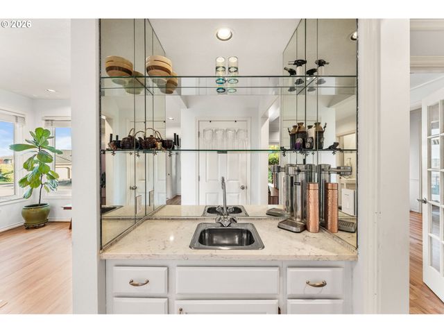 14700 Se RIVERCREST Dr, Vancouver, WA 98683