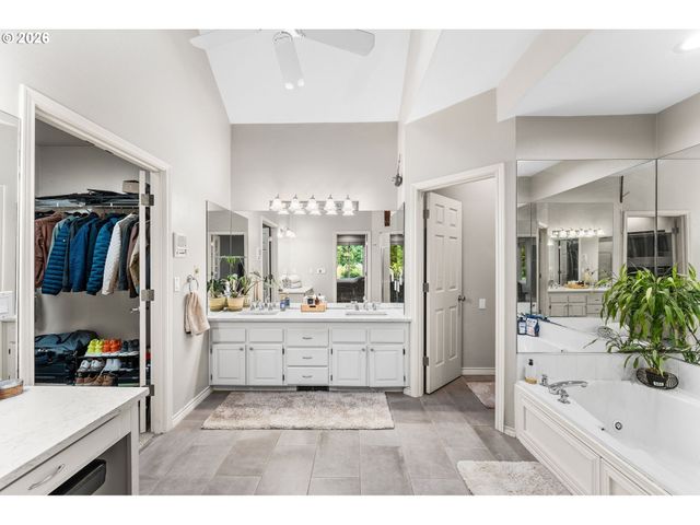 14700 Se RIVERCREST Dr, Vancouver, WA 98683