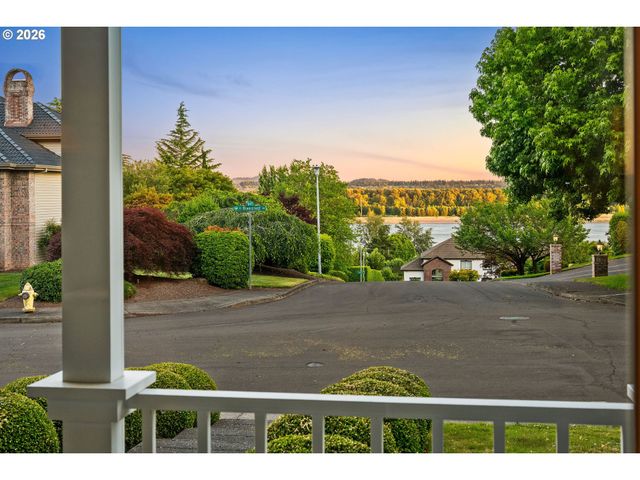 14700 Se RIVERCREST Dr, Vancouver, WA 98683