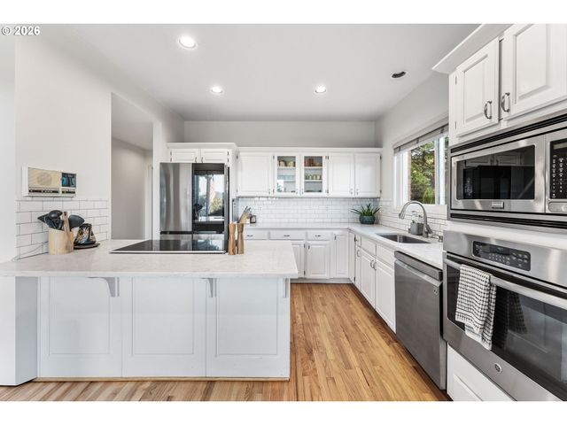 14700 Se RIVERCREST Dr, Vancouver, WA 98683