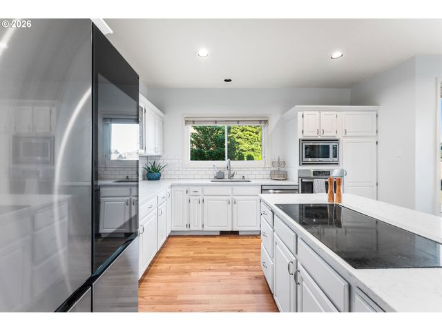 14700 Se RIVERCREST Dr, Vancouver, WA 98683