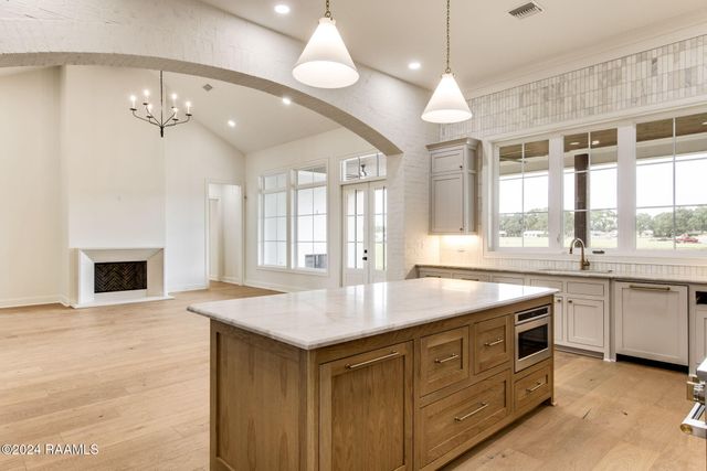 308 Stony Trek Drive, Youngsville, LA 70592