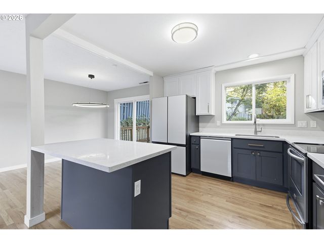 1330 Sw HUME St, Portland, OR 97219