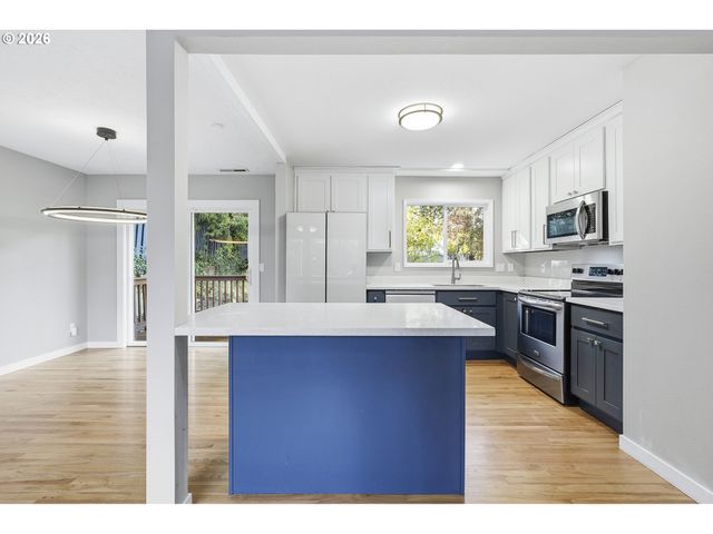 1330 Sw HUME St, Portland, OR 97219