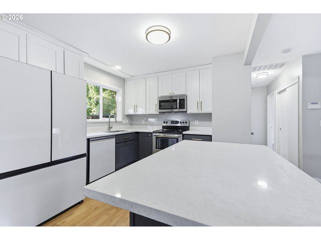 1330 Sw HUME St, Portland, OR 97219