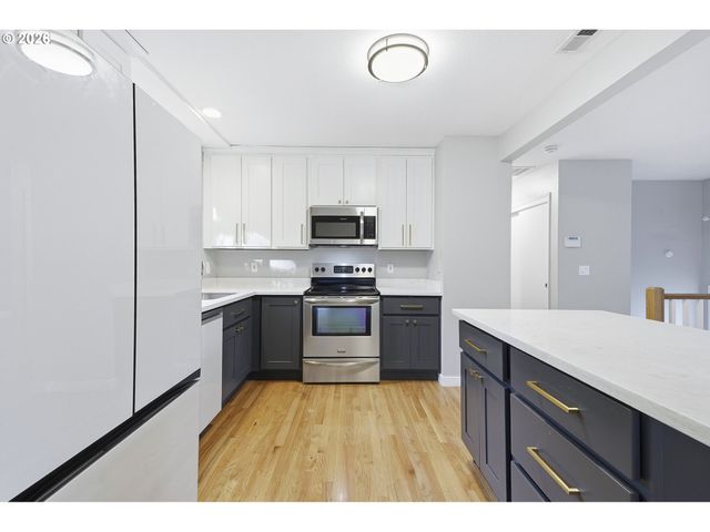 1330 Sw HUME St, Portland, OR 97219
