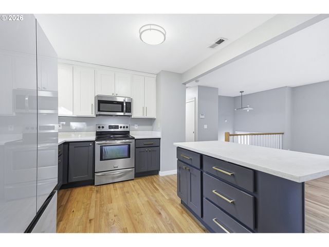 1330 Sw HUME St, Portland, OR 97219