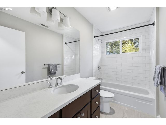 1330 Sw HUME St, Portland, OR 97219