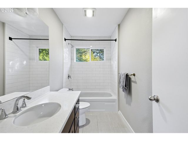 1330 Sw HUME St, Portland, OR 97219