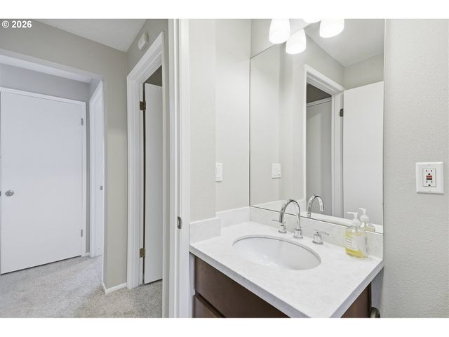 1330 Sw HUME St, Portland, OR 97219