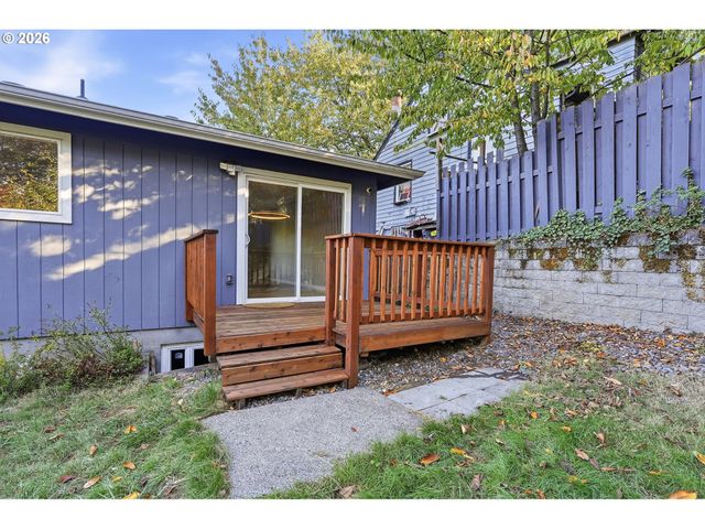 1330 Sw HUME St, Portland, OR 97219