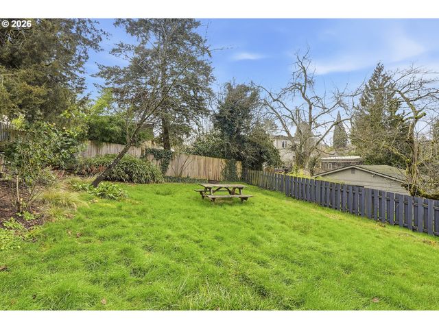 1330 Sw HUME St, Portland, OR 97219