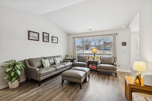 305 Crestview Drive D, Wauconda, IL 60084