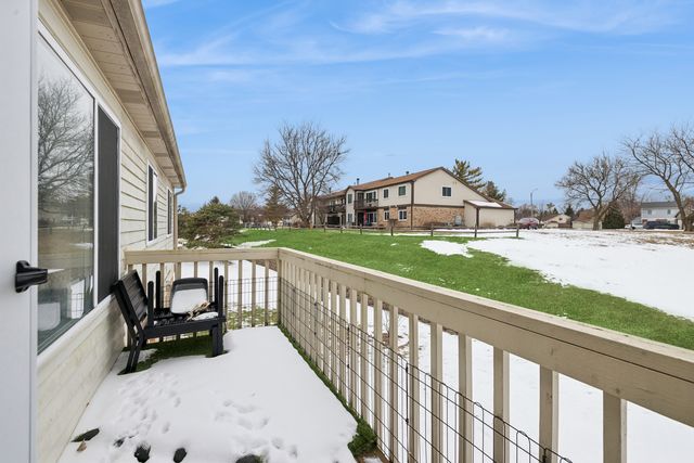 305 Crestview Drive D, Wauconda, IL 60084