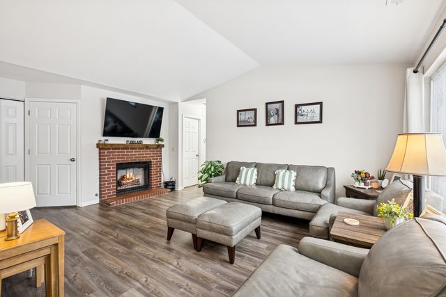 305 Crestview Drive D, Wauconda, IL 60084