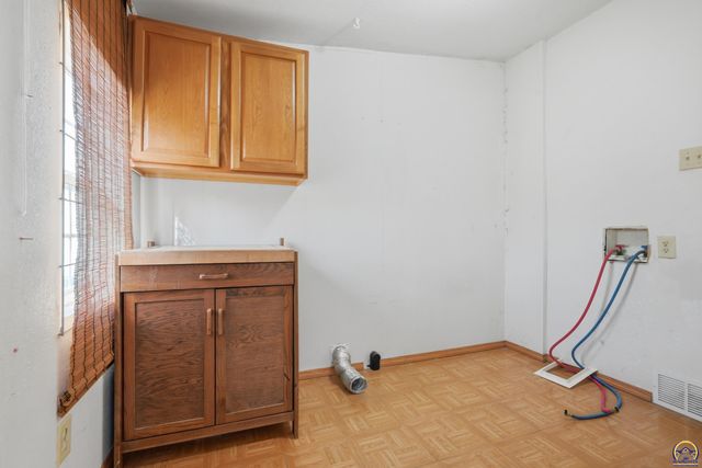 2047 SW Lincoln ST, Topeka, KS 66604