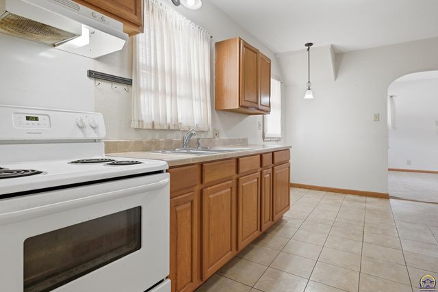 2047 SW Lincoln ST, Topeka, KS 66604