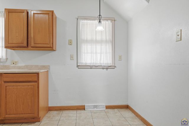 2047 SW Lincoln ST, Topeka, KS 66604