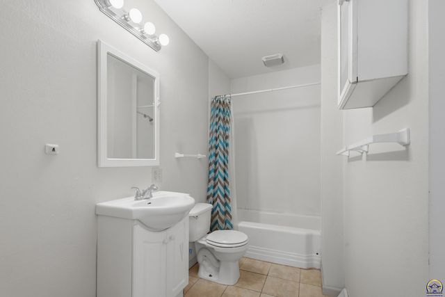 2047 SW Lincoln ST, Topeka, KS 66604