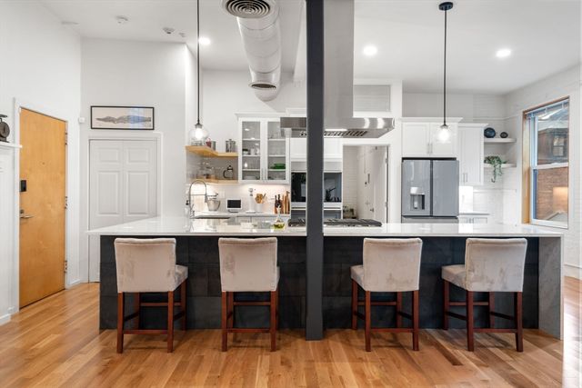 76 Batterymarch St. 5, Boston, MA 02110