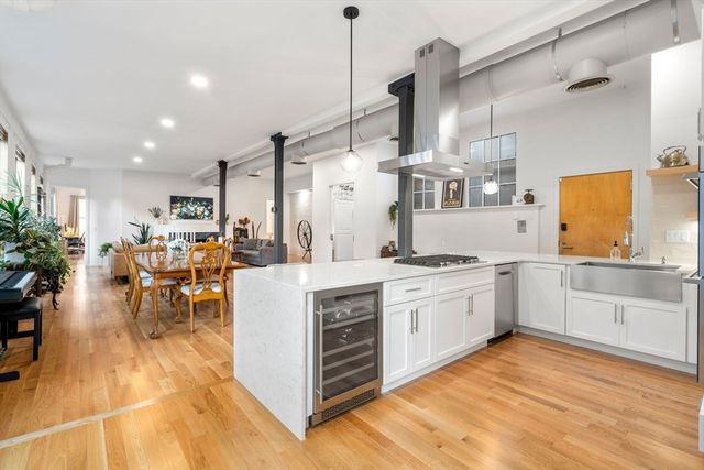 76 Batterymarch St. 5, Boston, MA 02110