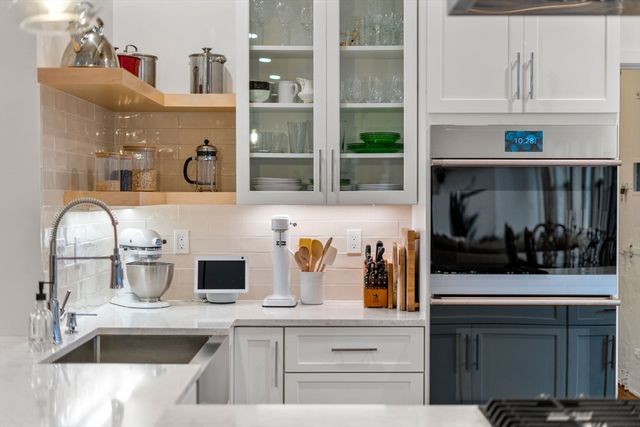 76 Batterymarch St. 5, Boston, MA 02110